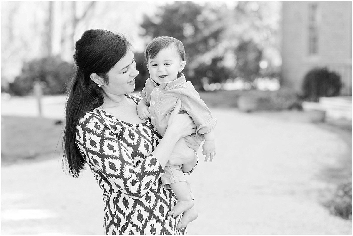 spring family photo session at Great Oak Manor by Heather Baker Photography